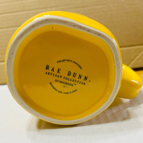 Rae Dunn mug #1 MOM with 3D sunflower lid. NEW. Yellow with black letters. - Picture 5 of 6